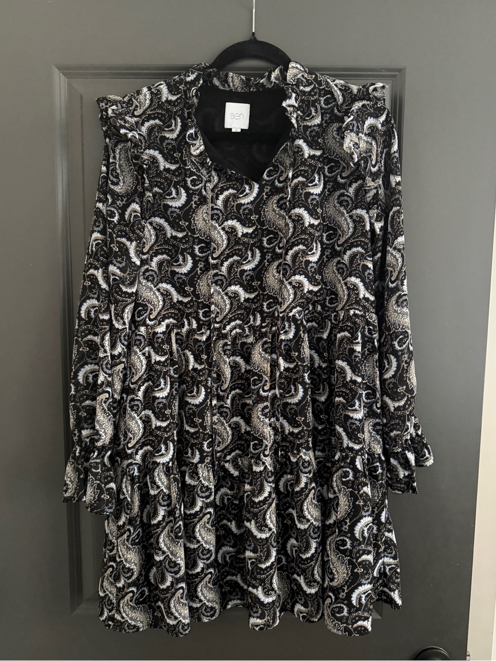 SEN Black & White Paisley Tiered Long-Sleeve Dress